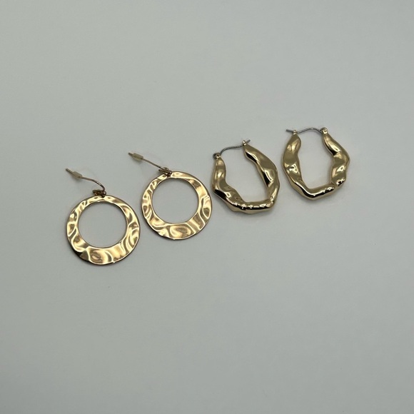 Gold-tone Textured Classic Hoop Earrings Qty 2 Unsigned - Picture 2 of 10